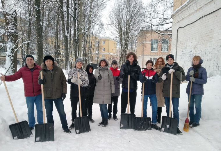 Школа приняла участие в общеобластном субботнике по уборке снега..